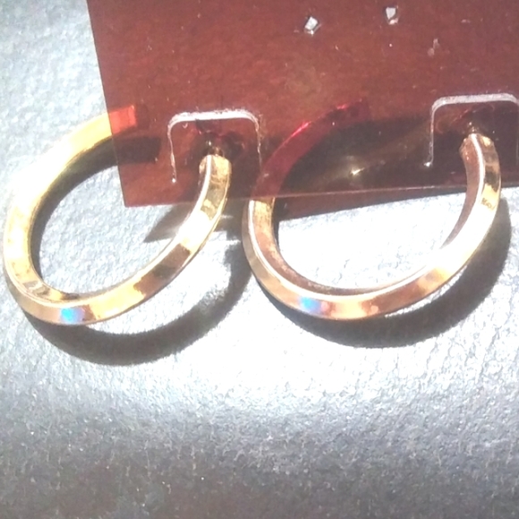 unbranded Jewelry - Vintage Women's Gold Toned Angle Cut Hoops Pierced Post Earrings